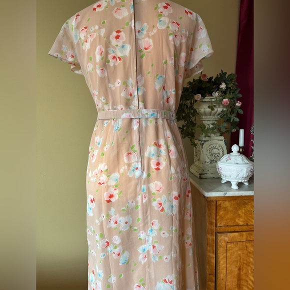 Vintage Floral Dress with Belt - Picture 9 of 9